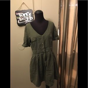 Marching to Brunch like 💁🏻‍♀️